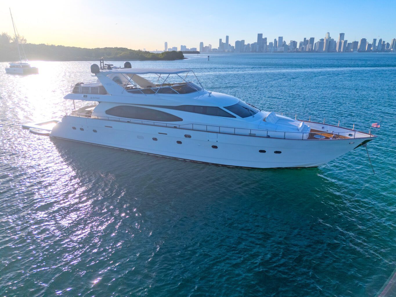 90′ Azimut + Jacuzzi, private yacht charter in Miami